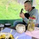 Pan przyjmie zaproszenie od Pani odpłatnie w roli osoby towarzyszącej w terminie nieustalonym