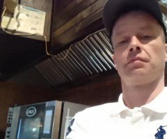 Pan przyjmie zaproszenie od Pani odpłatnie w roli osoby towarzyszącej w terminie nieustalonym